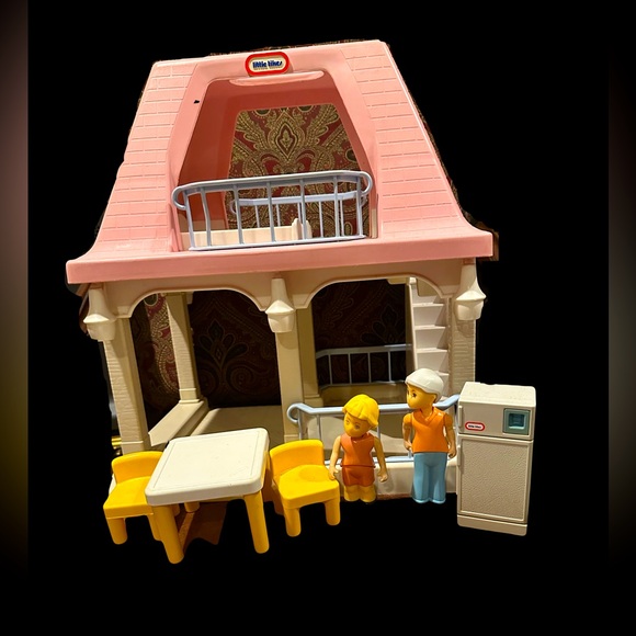 Vintage Little Tikes Dollhouse with Figures & furniture - Picture 1 of 13